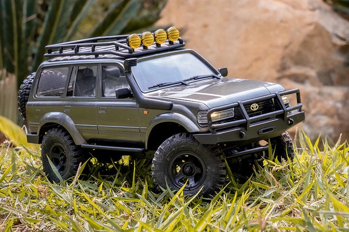 FMS 1 18 TOYOTA Land Cruiser 80 RTR 3QTR Front Outdoors GREY.jpg